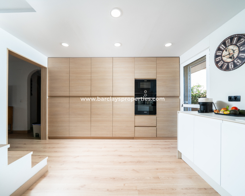 Resale - Detached - Urb. La Marina