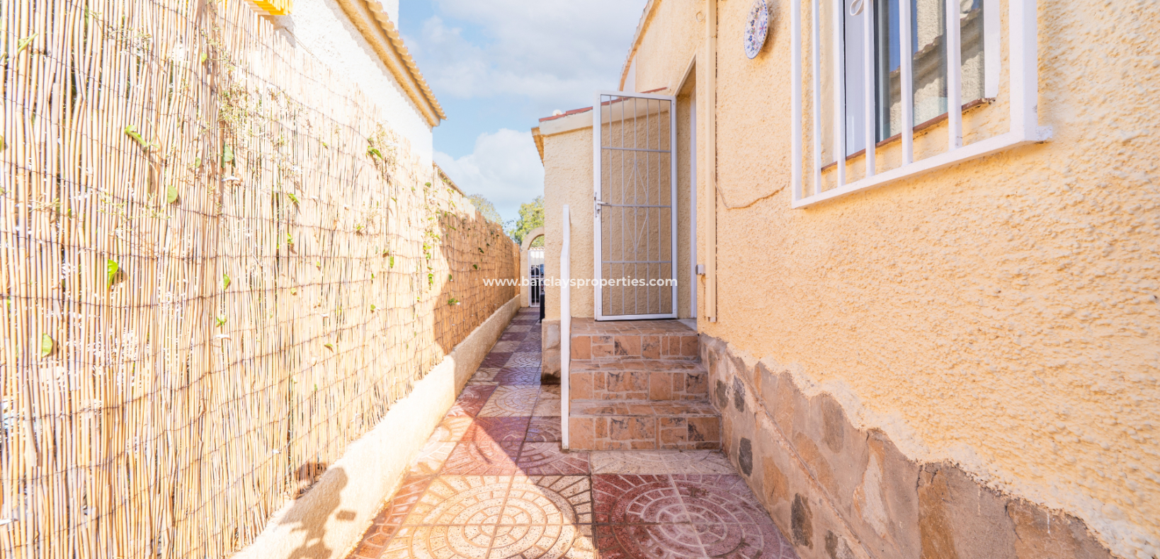 Resale - Detached - Urb. La Marina