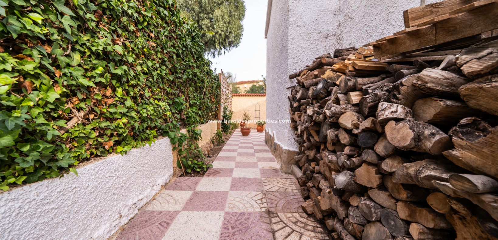 Resale - Detached - Urb. La Marina