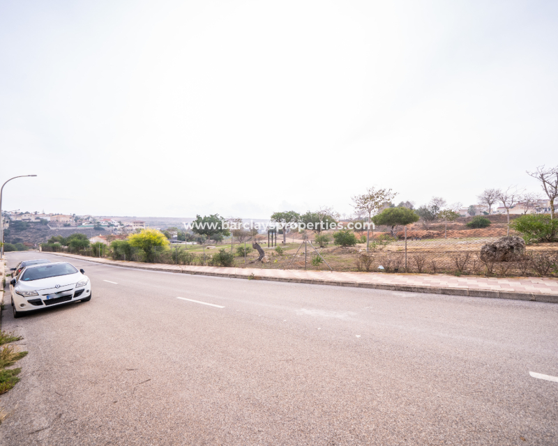 Resale - Detached - Urb. La Marina