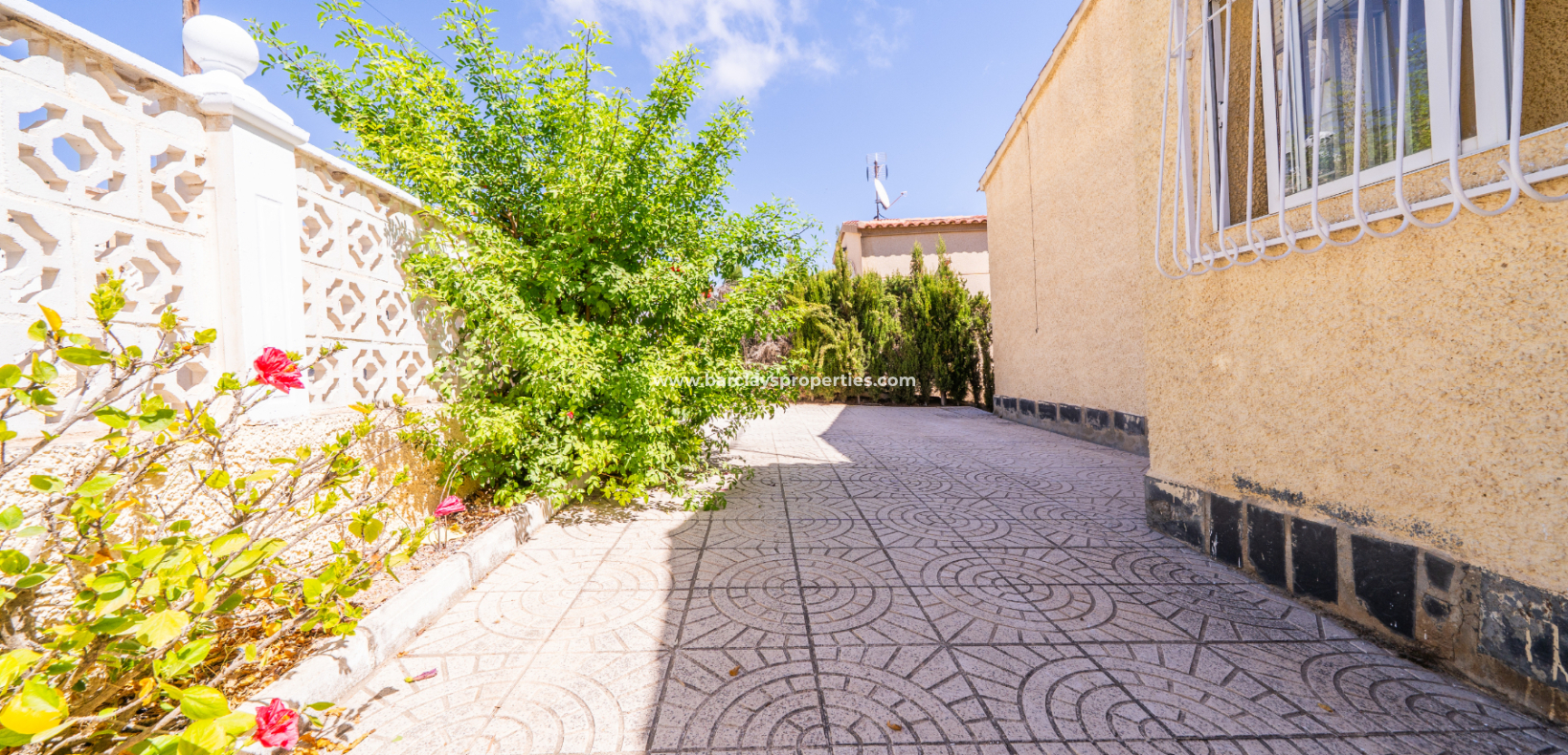 Resale - Detached - Urb. La Marina