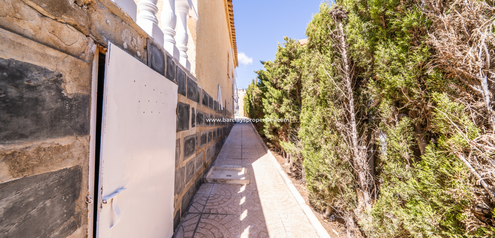 Resale - Detached - Urb. La Marina