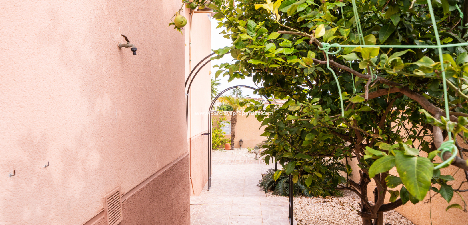 Resale - Detached - Urb. La Marina