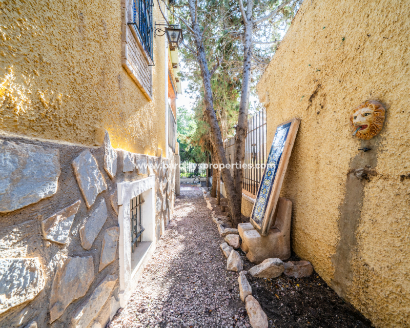 Resale - Detached - Urb. La Marina