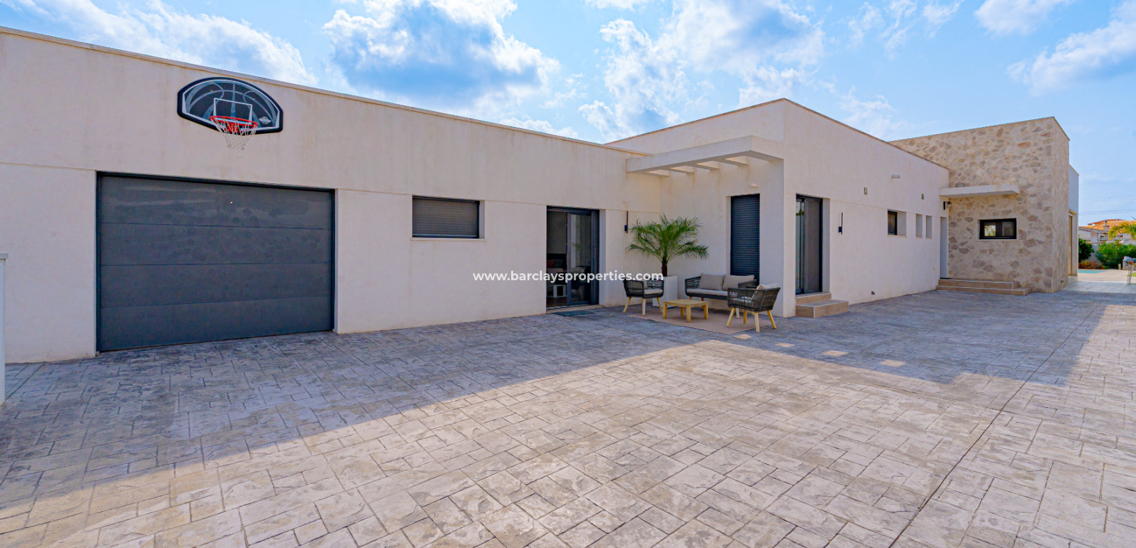 Resale - Detached - Urb. La Marina