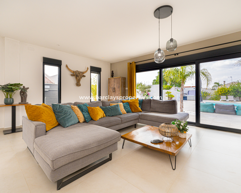 Resale - Detached - Urb. La Marina