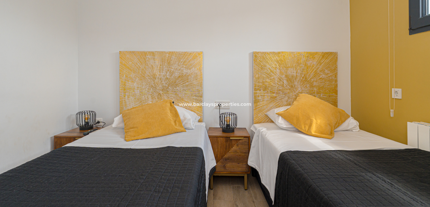 Resale - Detached - Urb. La Marina