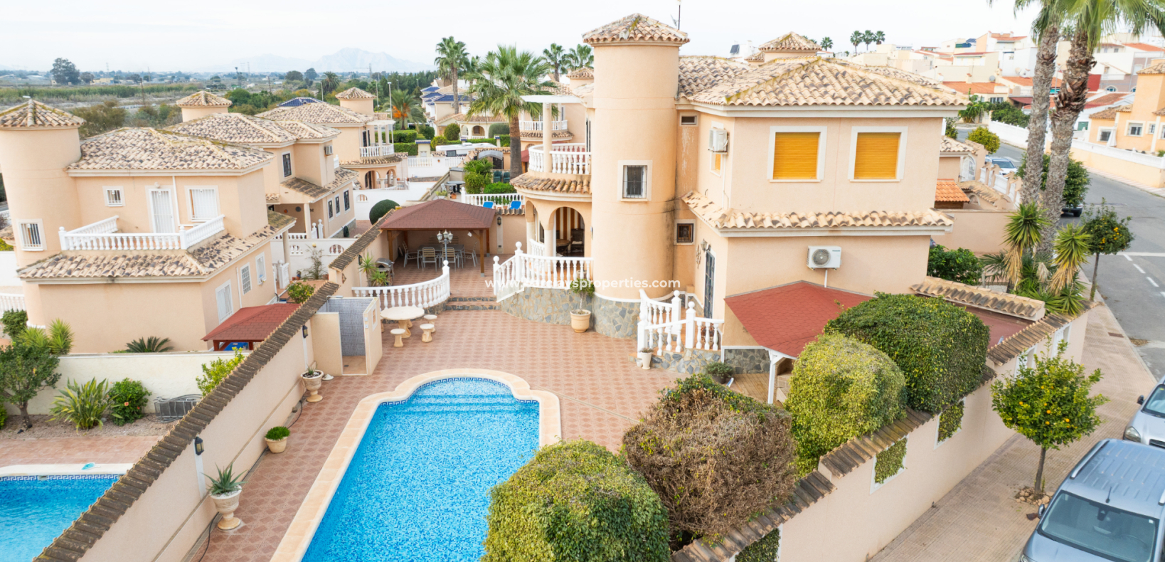 Resale - Detached - Urb. La Marina