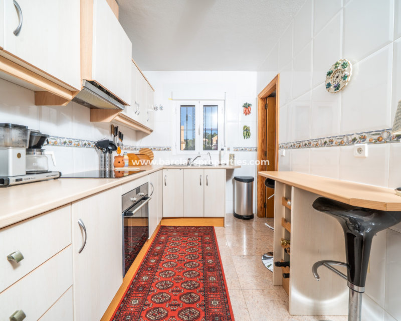 Resale - Detached - Urb. La Marina