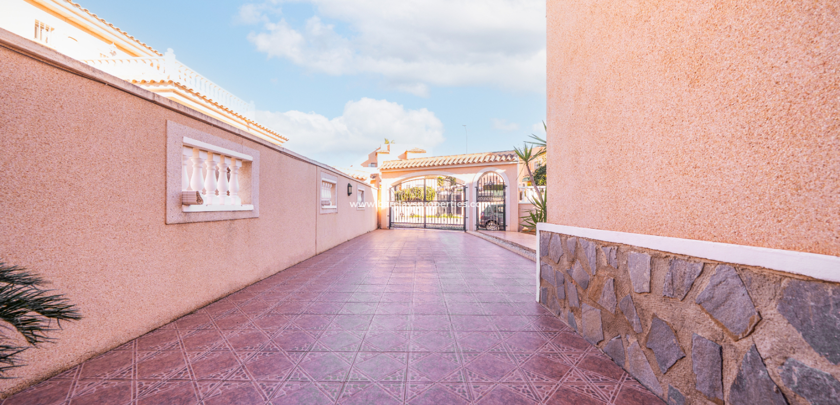 Resale - Detached - Urb. La Marina