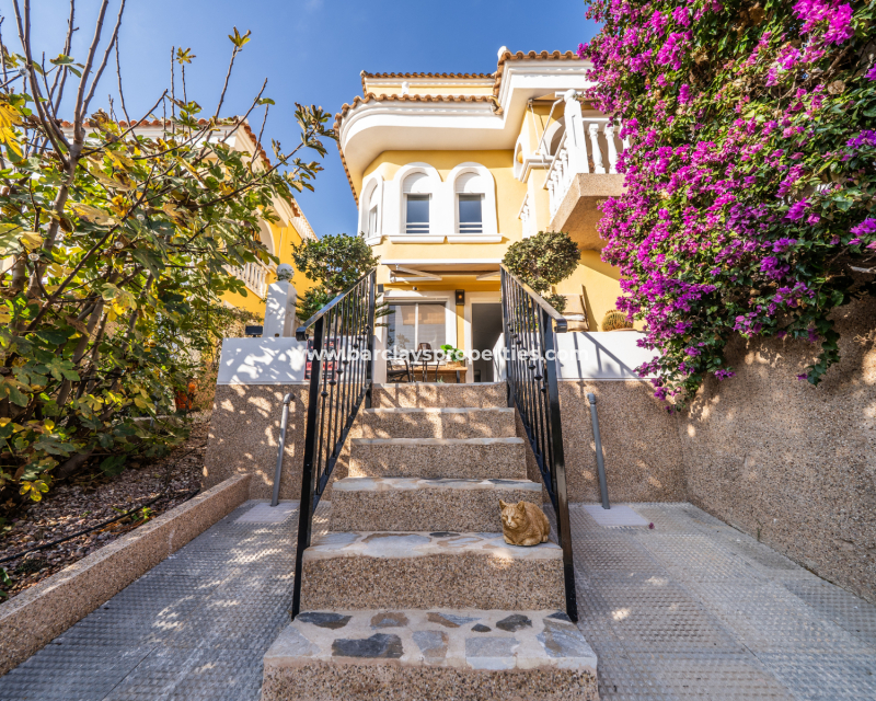 Resale - Detached - Urb. La Marina