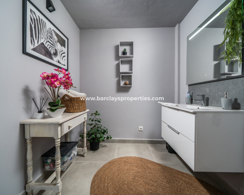 Resale - Detached - Urb. La Marina