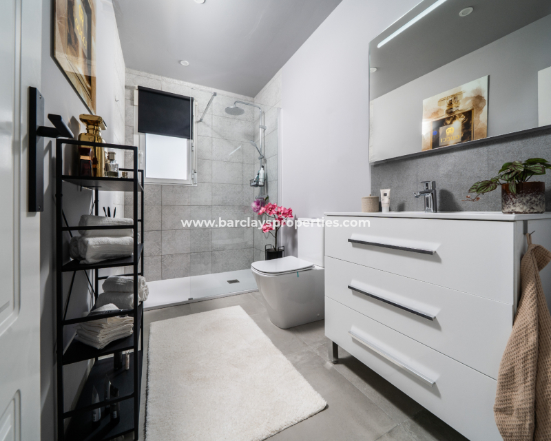 Resale - Detached - Urb. La Marina