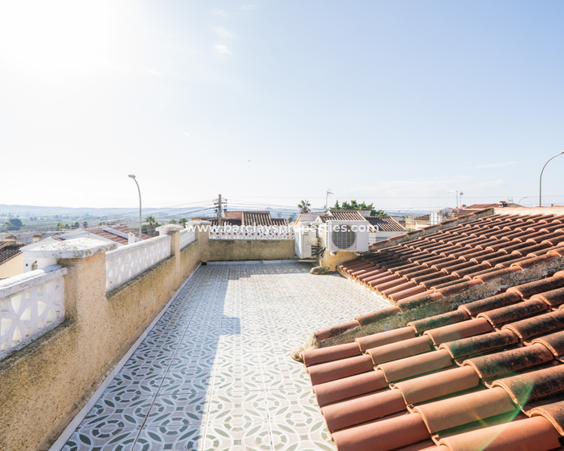 Resale - Detached - Urb. La Marina