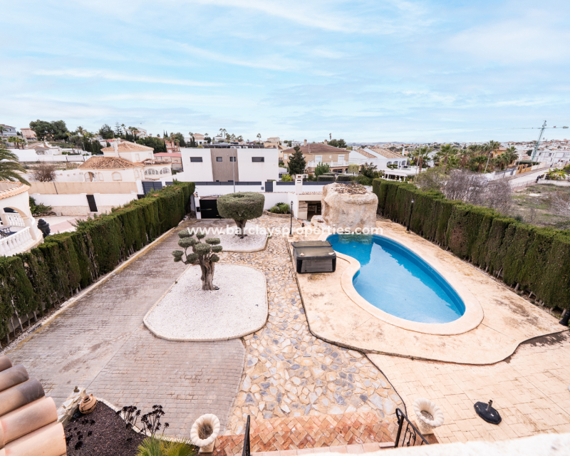 Resale - Detached - Urb. La Marina