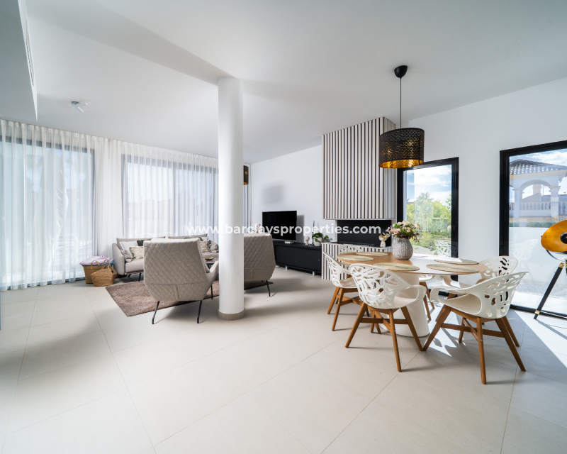 Resale - Detached - Urb. La Marina