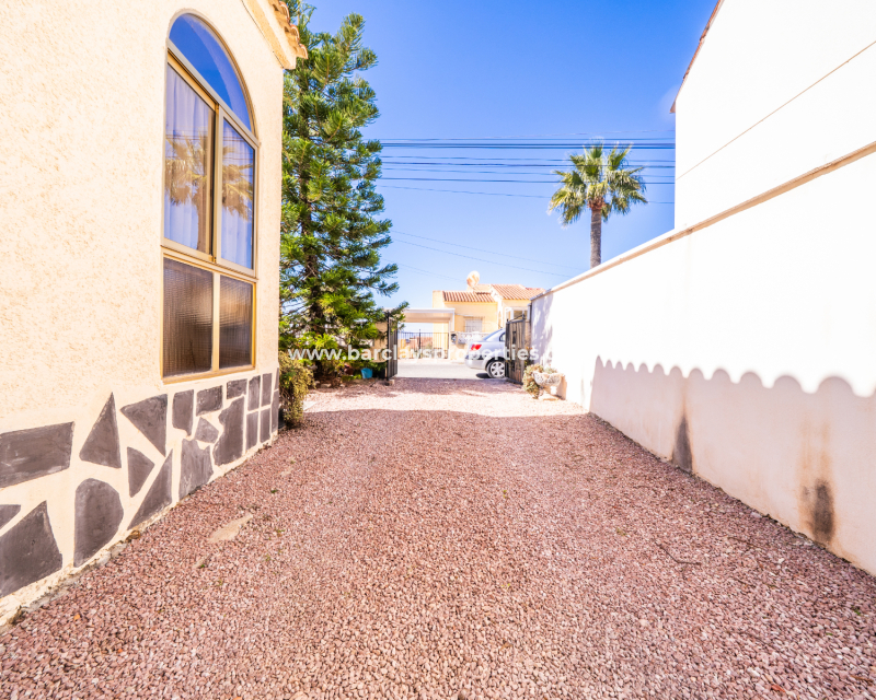 Resale - Detached - Urb. La Marina