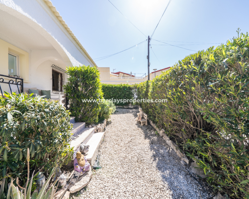 Resale - Detached - Urb. La Marina