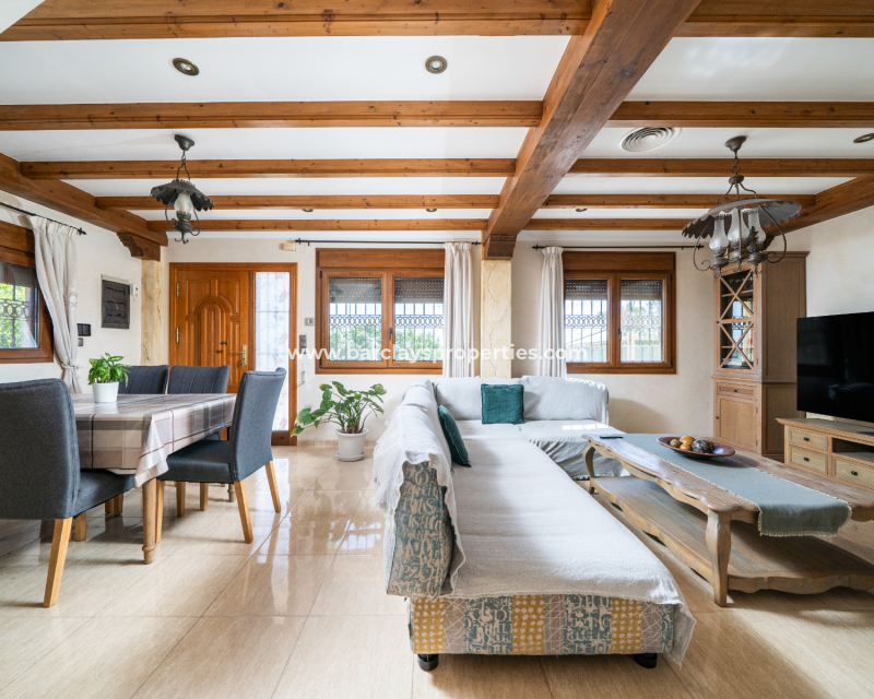 Resale - Detached - Urb. La Marina
