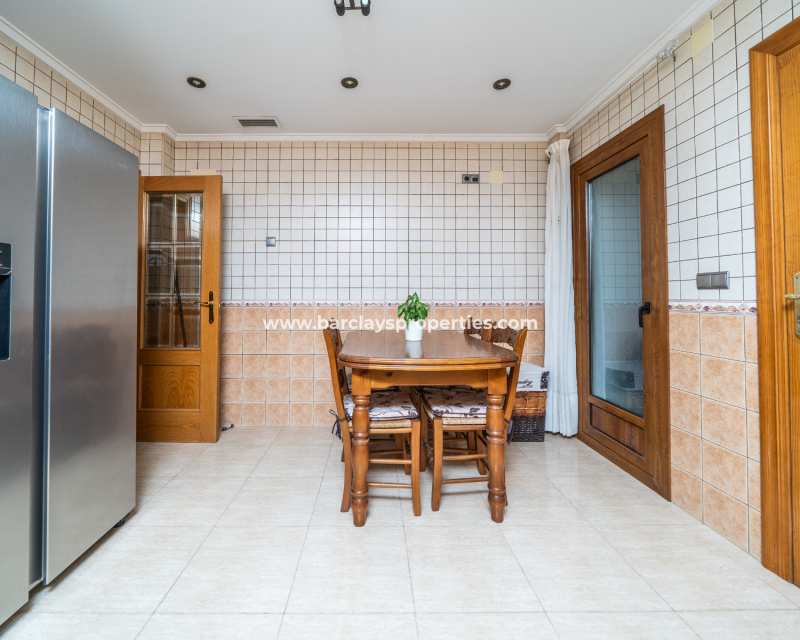 Resale - Detached - Urb. La Marina