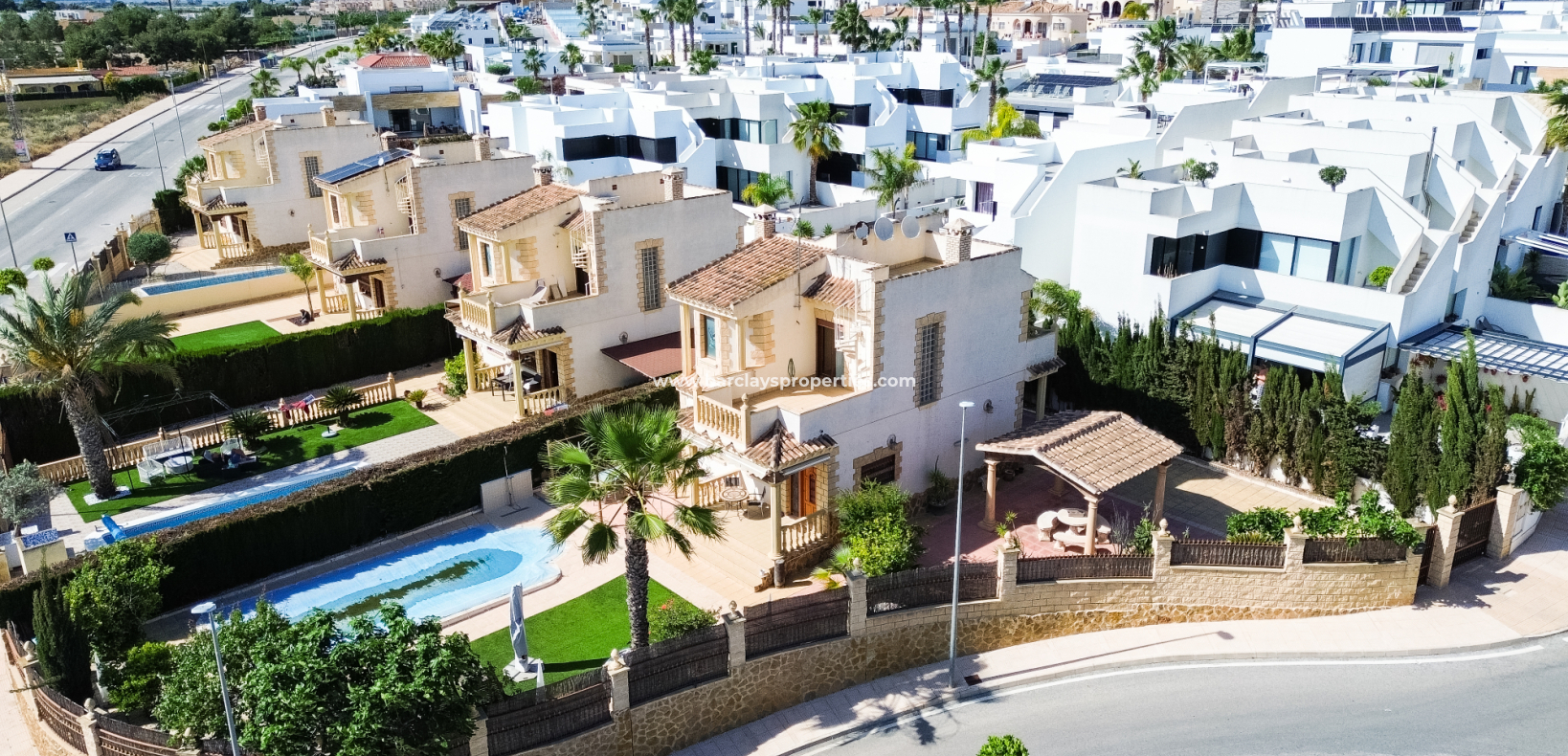 Resale - Detached - Urb. La Marina