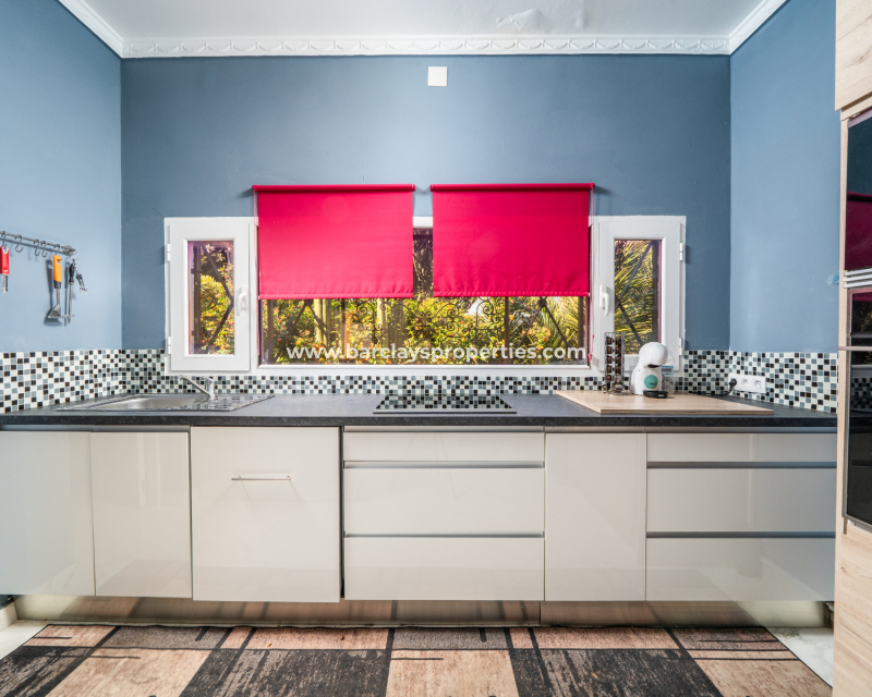 Resale - Detached - Urb. La Marina