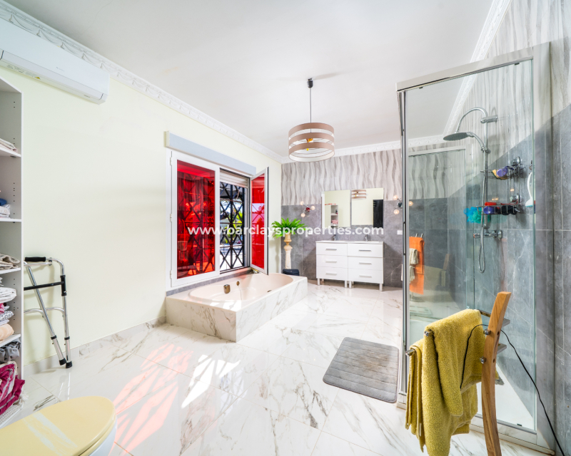 Resale - Detached - Urb. La Marina