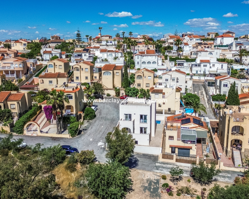 Resale - Detached - Urb. La Marina