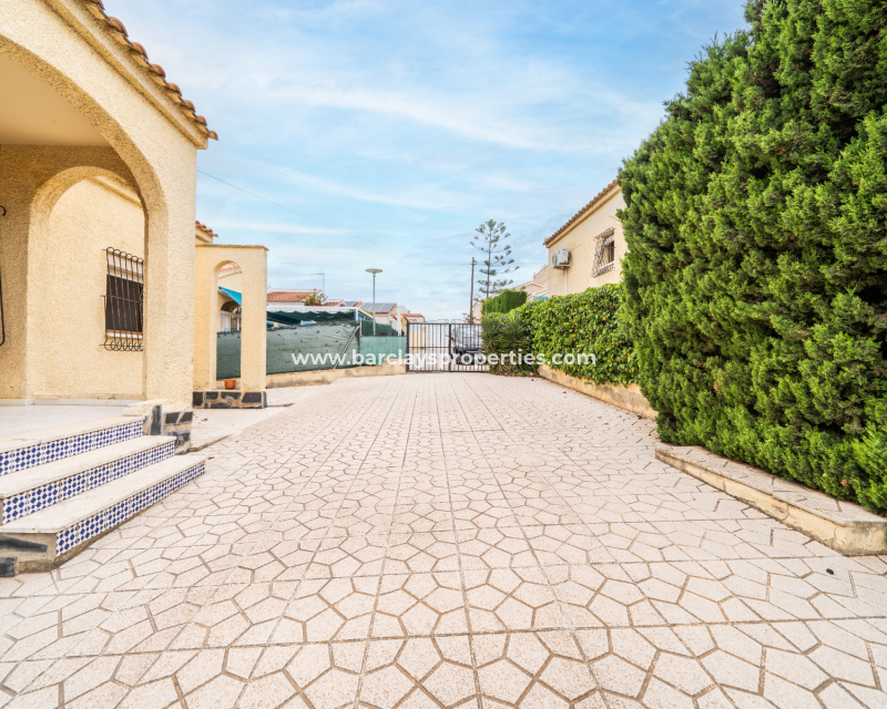 Resale - Detached - Urb. La Marina