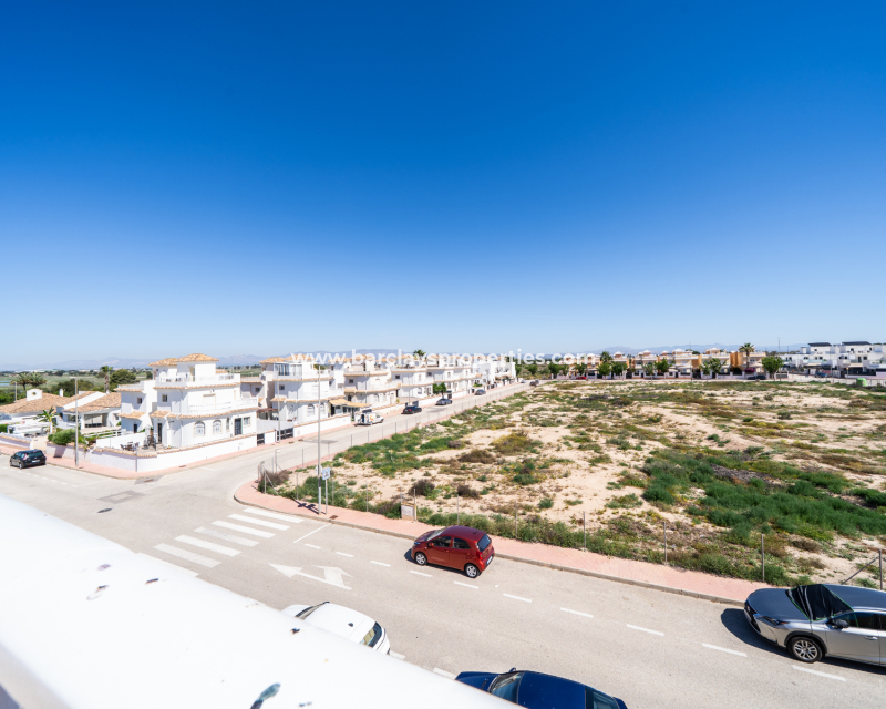 Resale - Detached - Urb. La Marina