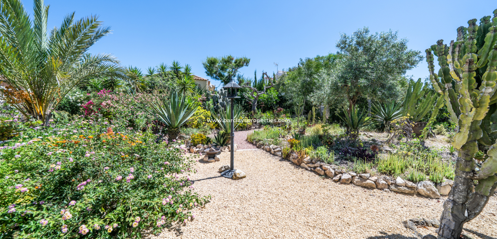 Resale - Detached - Urb. La Marina