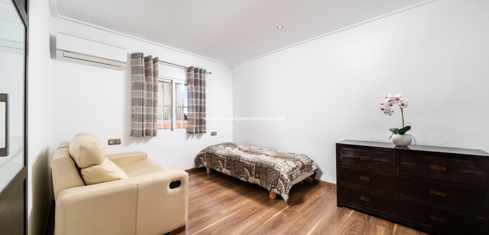 Resale - Detached - Urb. La Marina