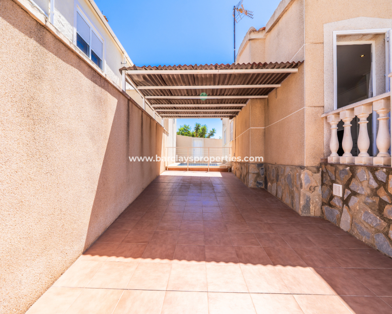 Resale - Detached - Urb. La Marina
