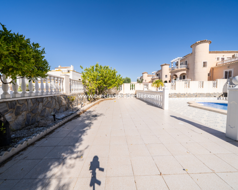 Resale - Detached - Urb. La Marina