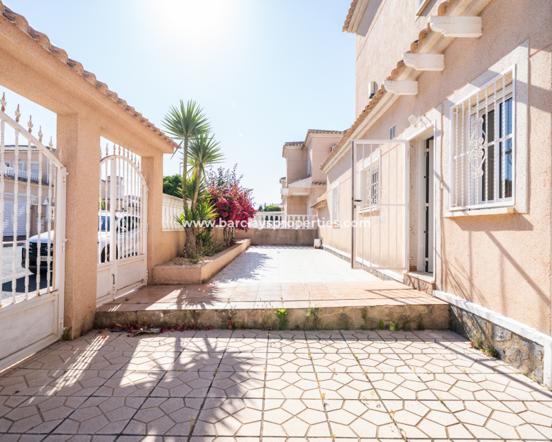 Resale - Detached - Urb. La Marina