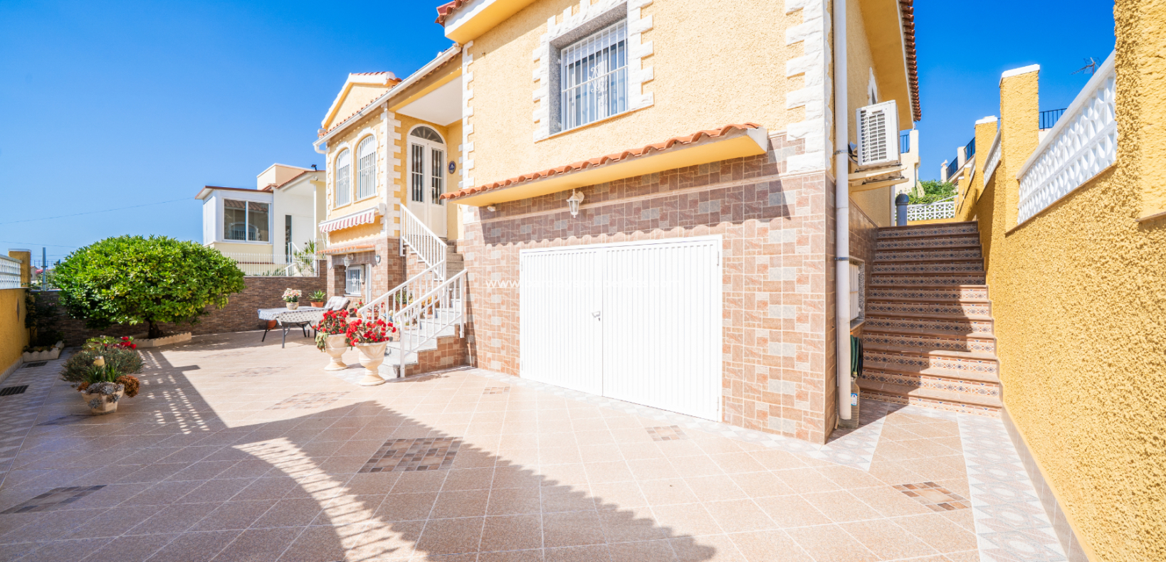 Resale - Detached - Urb. La Marina