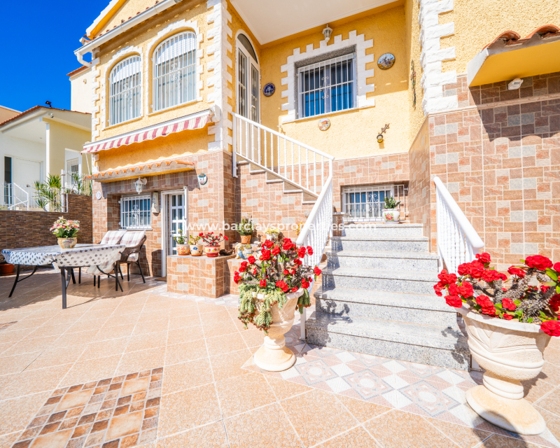 Resale - Detached - Urb. La Marina