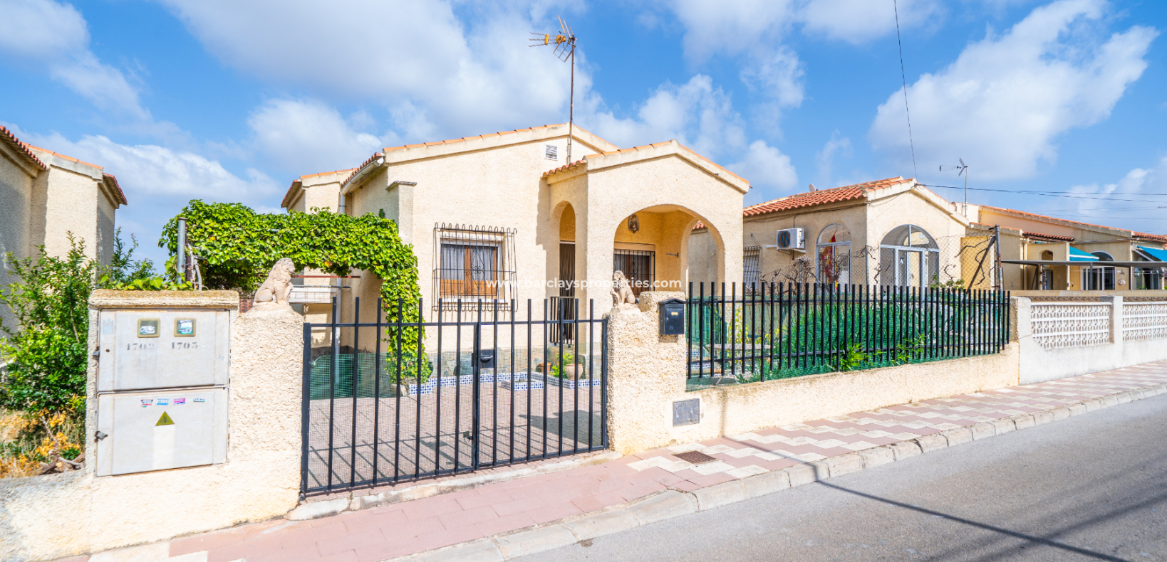 Resale - Detached - Urb. La Marina