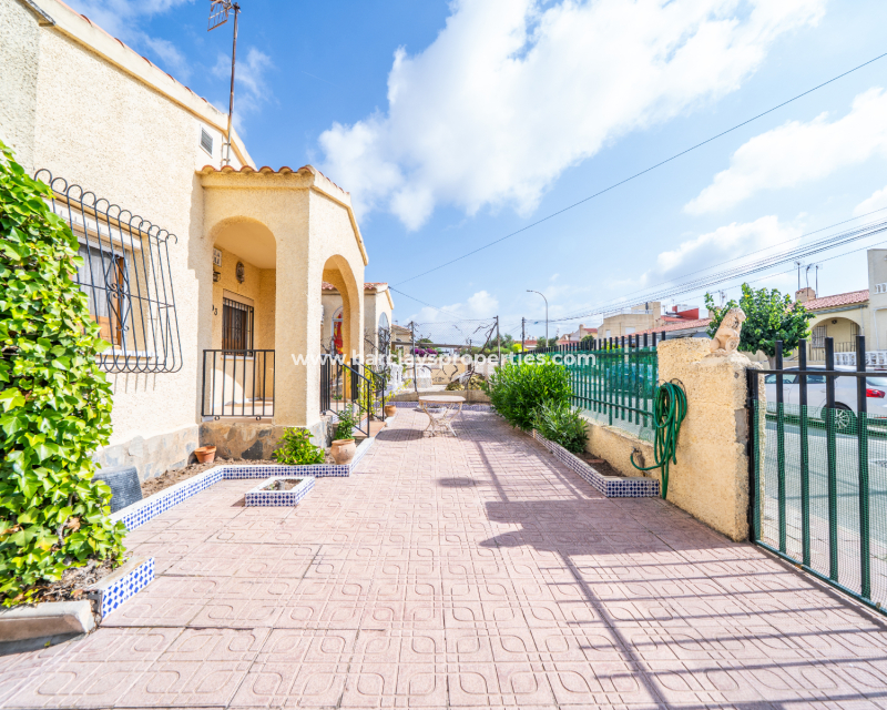 Resale - Detached - Urb. La Marina