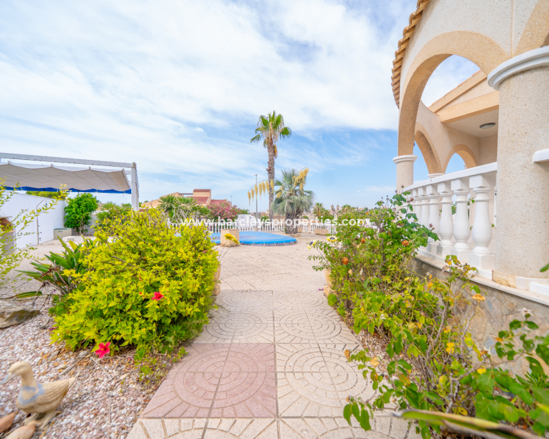 Resale - Detached - Urb. La Marina