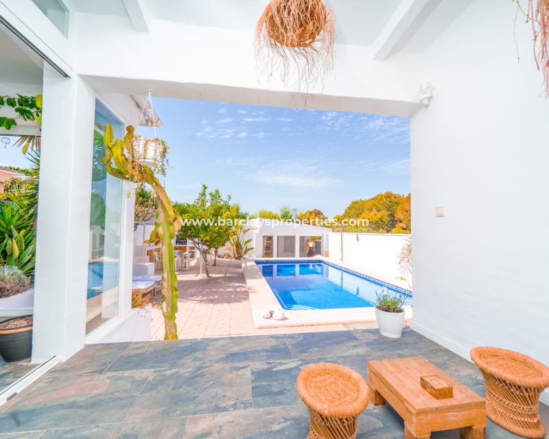 Resale - Detached - Urb. La Marina