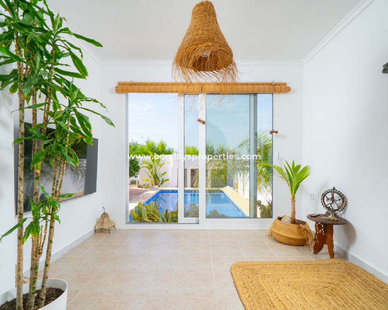 Resale - Detached - Urb. La Marina