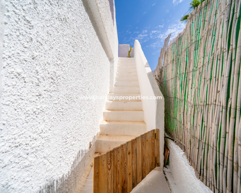 Resale - Detached - Urb. La Marina