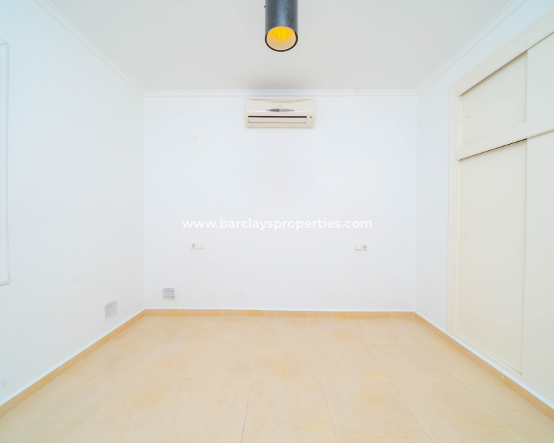 Resale - Detached - Urb. La Marina