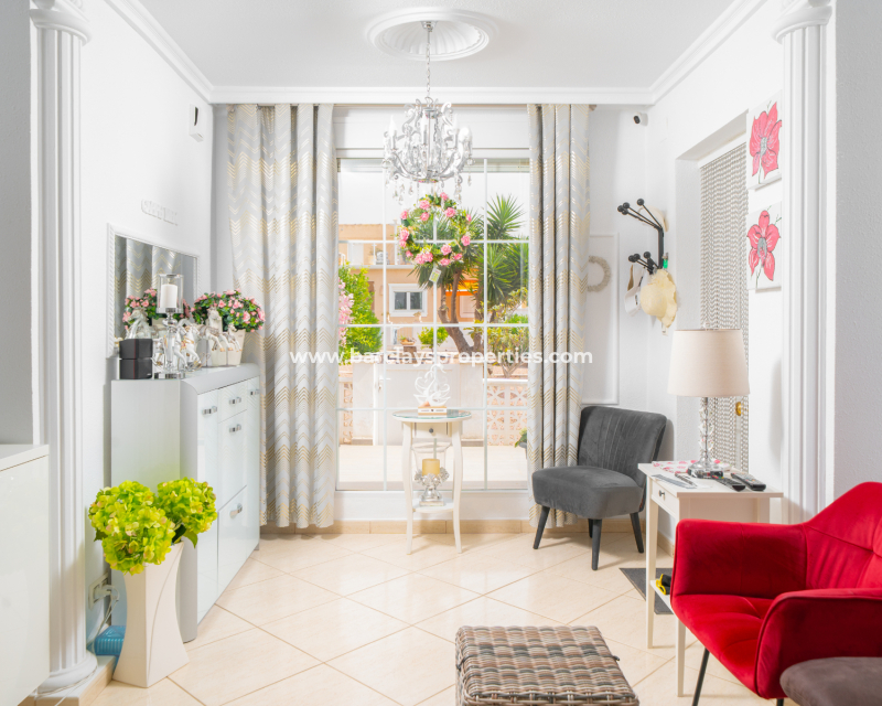 Resale - Detached - Urb. La Marina