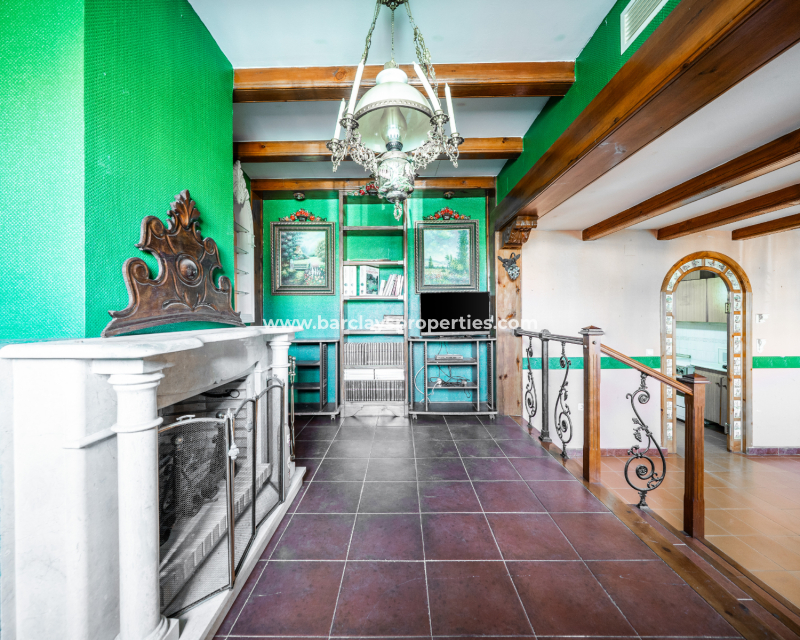 Resale - Detached - Urb. La Marina