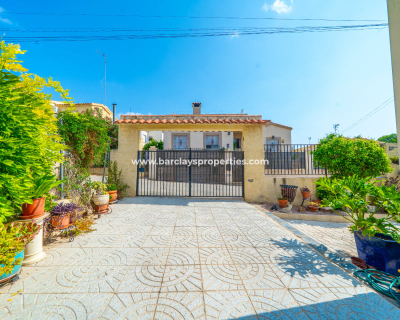 Resale - Detached - Urb. La Marina