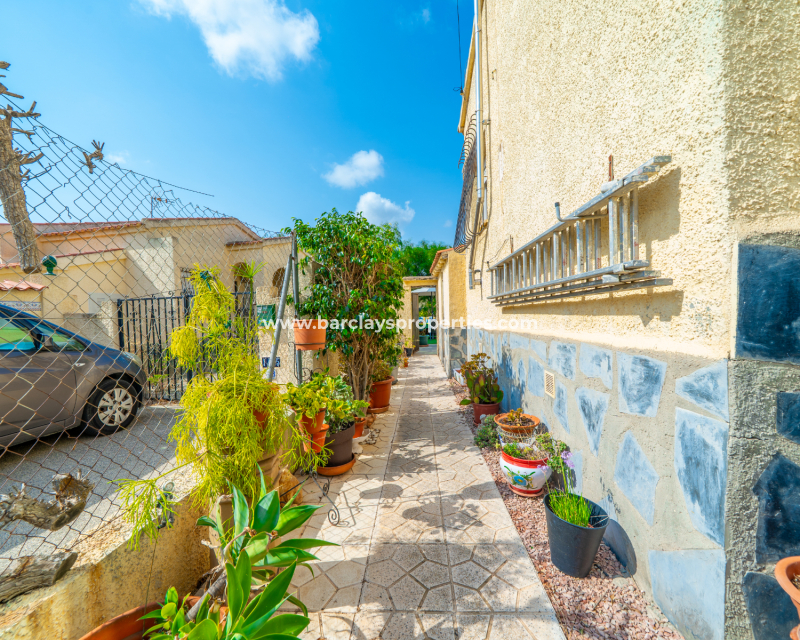Resale - Detached - Urb. La Marina