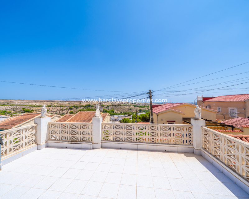 Resale - Detached - Urb. La Marina