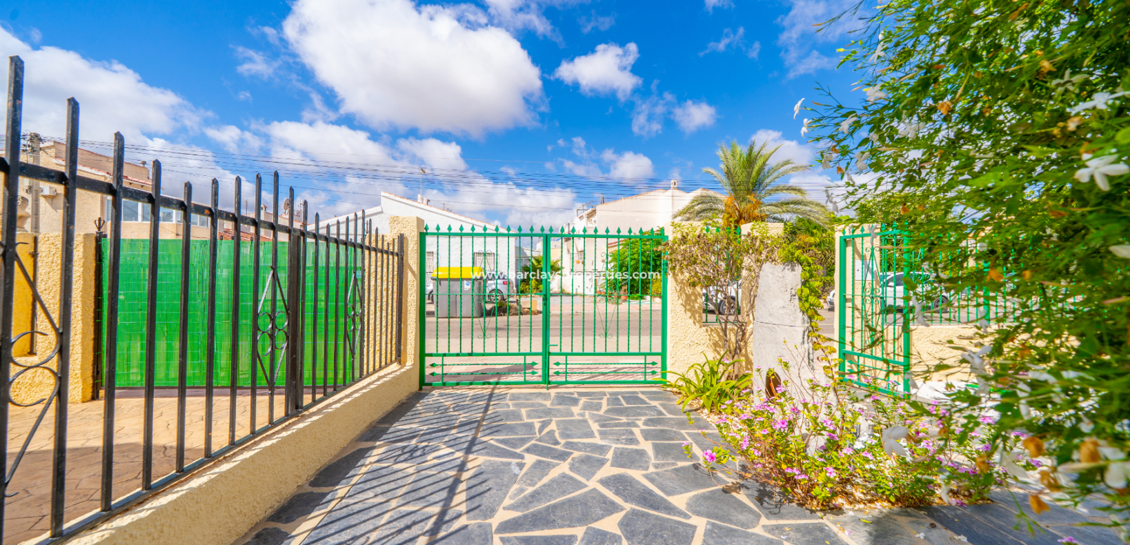 Resale - Detached - Urb. La Marina